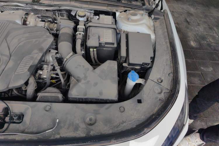Used Hongqi H6 2023 2.0T ZhiShang Version Engine Bay Left
