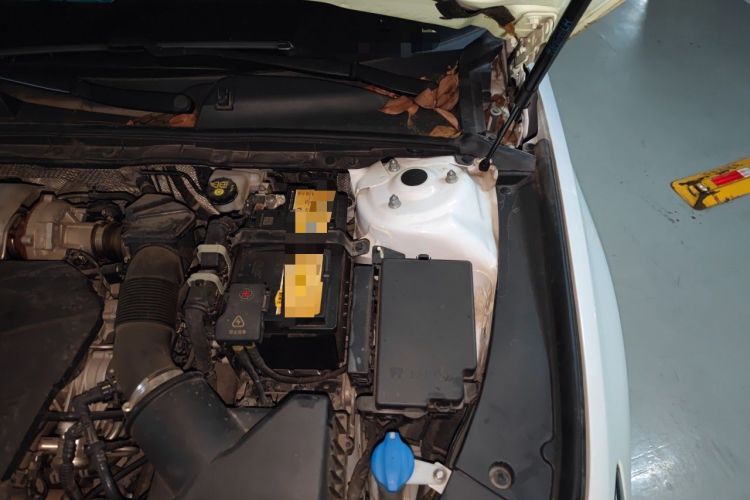 Used Hongqi H6 2023 2.0T ZhiShang Version Engine Bay Left
