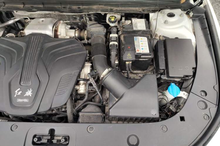 Used Hongqi H6 2023 2.0T ZhiShang Version Engine Bay Left