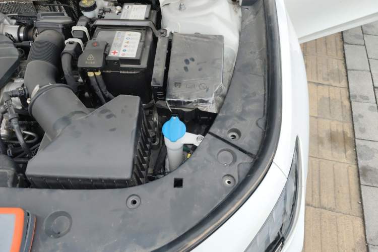Used Hongqi H6 2023 2.0T ZhiShang Version Engine Bay Left