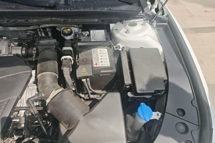 Used Hongqi H6 2023 2.0T ZhiShang Version Engine Bay Left