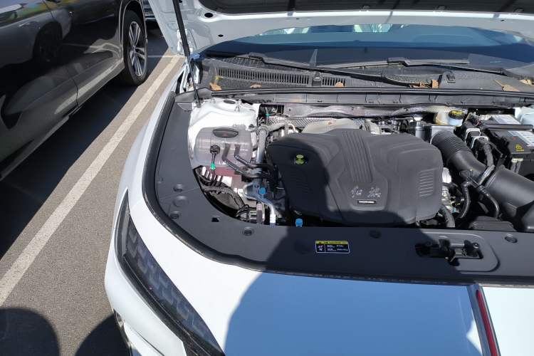 Used Hongqi H6 2023 2.0T ZhiMei Edition Engine Bay Right