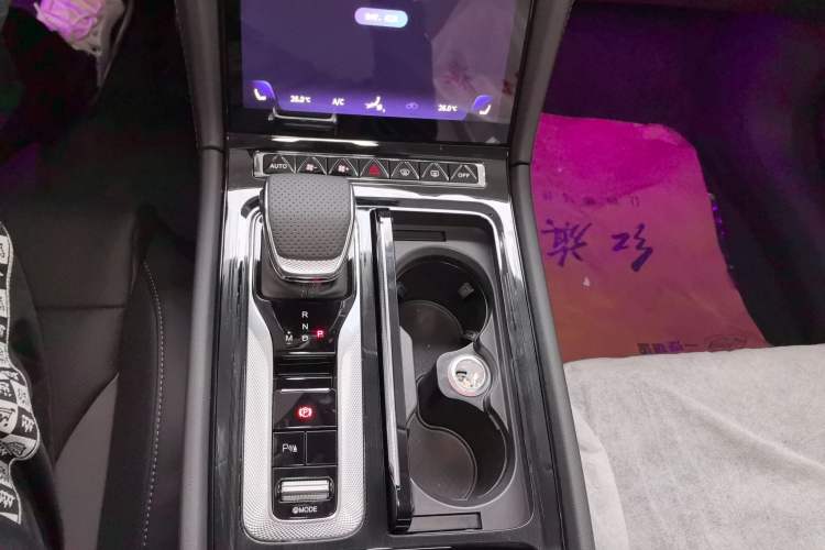 Used Hongqi H6 2023 2.0T ZhiMei Edition Gear Lever