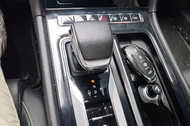 Used Hongqi H6 2023 2.0T ZhiShang Version Gear Lever