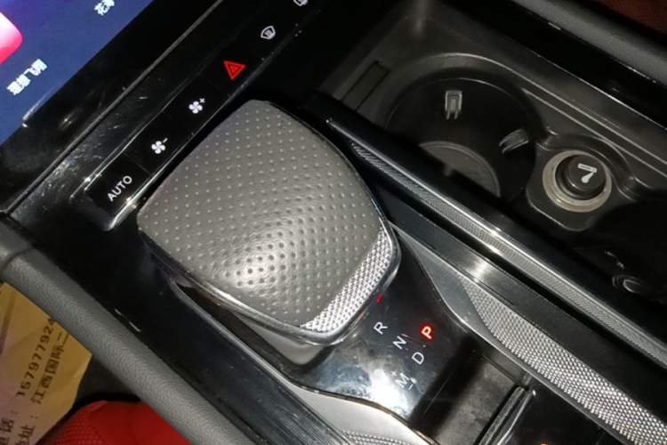 Used Hongqi H6 2023 2.0T Zhiyi Version Gear Lever