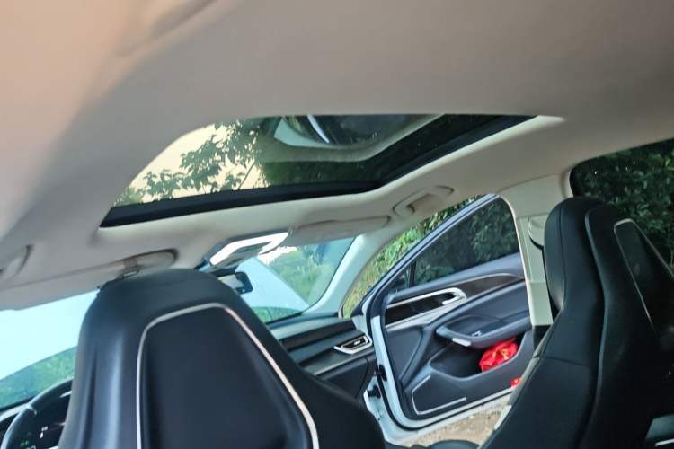 Used Hongqi H6 2023 2.0T ZhiMei Edition Headliner