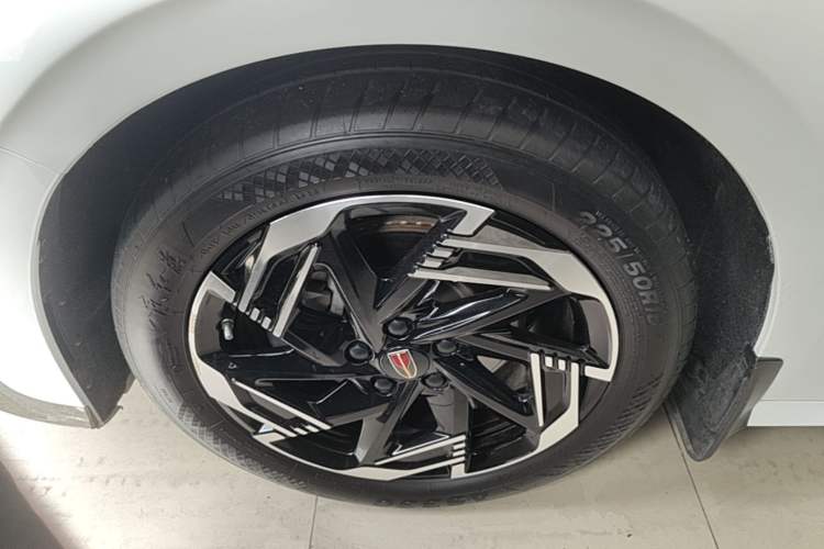 Used Hongqi H6 2023 2.0T Zhiyi Version Left Front Wheel Hub