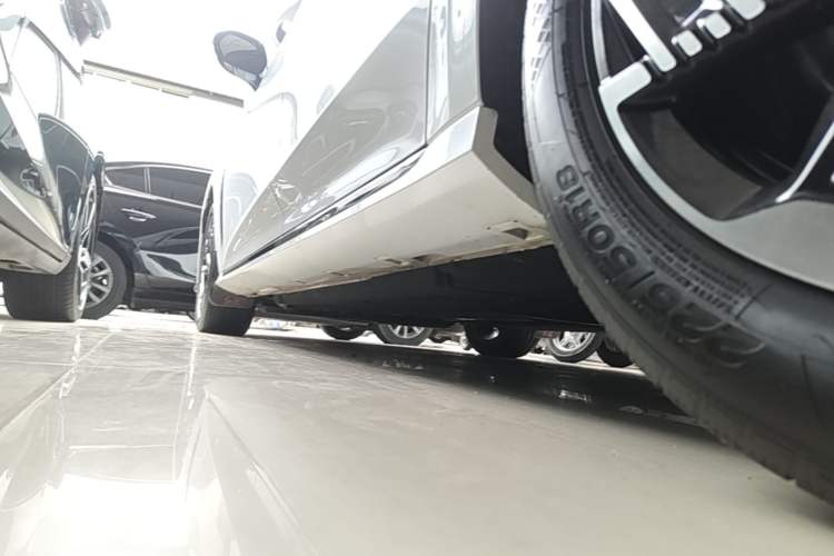 Used Hongqi H6 2023 2.0T Zhiyi Version Left Side Sill