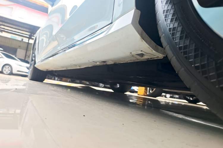 Used Hongqi H6 2023 2.0T Zhiyi Version Left Side Sill