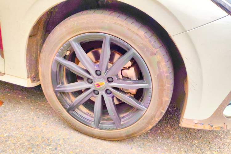 Used Hongqi H6 2023 2.0T ZhiShang Version Right Front Wheel Hub