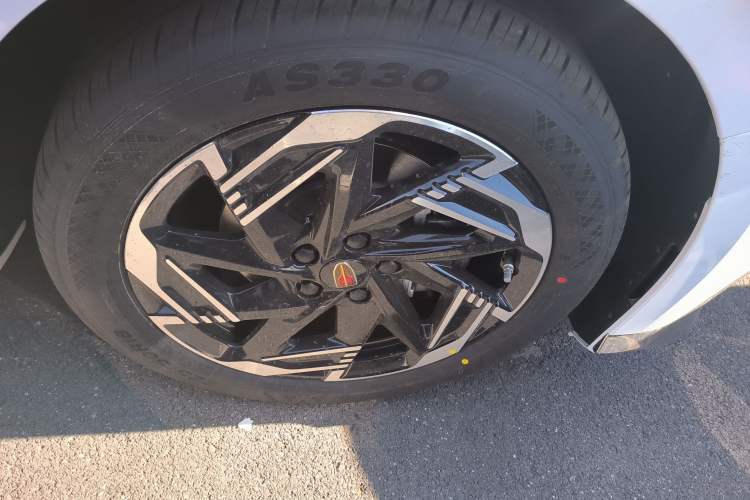 Used Hongqi H6 2023 2.0T ZhiMei Edition Right Front Wheel Hub