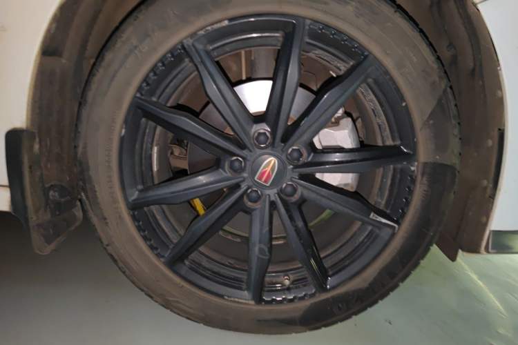 Used Hongqi H6 2023 2.0T ZhiShang Version Right Front Wheel Hub