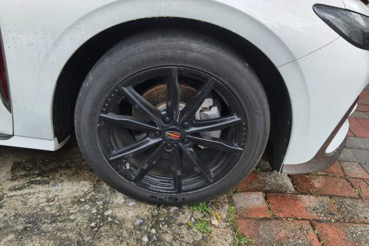 Used Hongqi H6 2023 2.0T ZhiShang Version Right Front Wheel Hub
