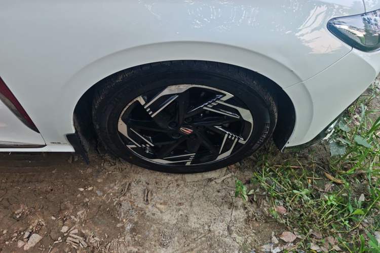 Used Hongqi H6 2023 2.0T ZhiMei Edition Right Front Wheel Hub