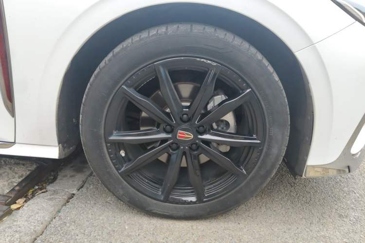Used Hongqi H6 2023 2.0T ZhiShang Version Right Front Wheel Hub
