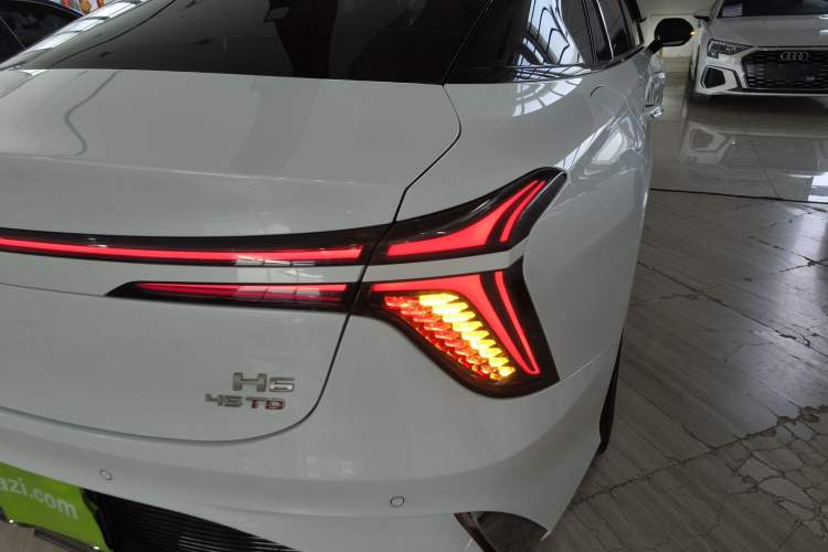 Used Hongqi H6 2023 2.0T ZhiShang Version Right Rear Taillight