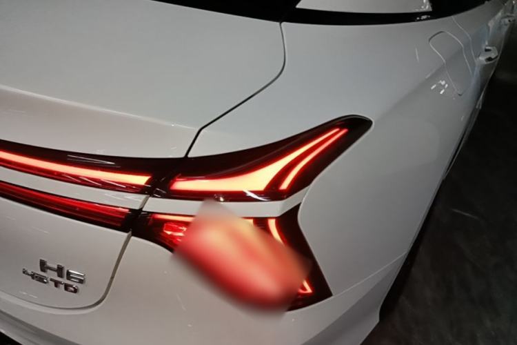 Used Hongqi H6 2023 2.0T Zhiyi Version Right Rear Taillight