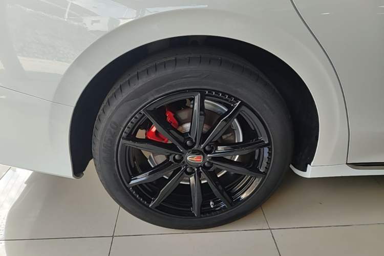 Used Hongqi H6 2023 2.0T ZhiShang Version Right Rear Wheel Hub