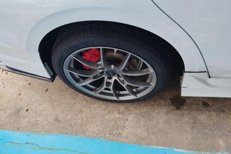Used Hongqi H6 2023 2.0T ZhiShang Version Right Rear Wheel Hub