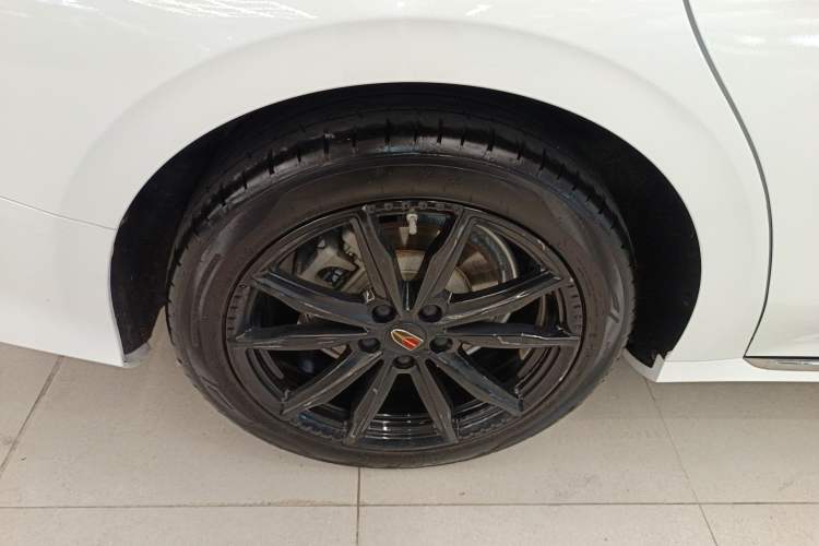 Used Hongqi H6 2023 2.0T ZhiShang Version Right Rear Wheel Hub