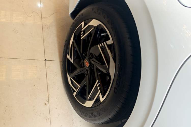 Used Hongqi H6 2023 2.0T Zhiyi Version Right Rear Wheel Hub