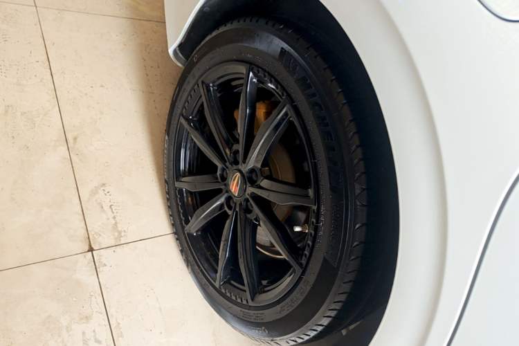 Used Hongqi H6 2023 2.0T ZhiShang Version Right Rear Wheel Hub