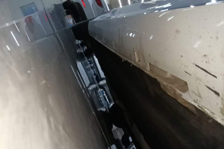 Used Hongqi H6 2023 2.0T Zhiyi Version Right Side Sill