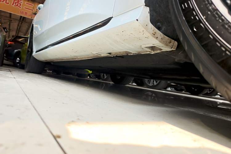 Used Hongqi H6 2023 2.0T ZhiShang Version Right Side Sill