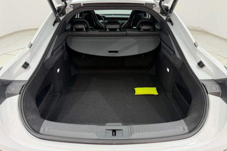 Used Hongqi H6 2023 2.0T ZhiShang Version Trunk
