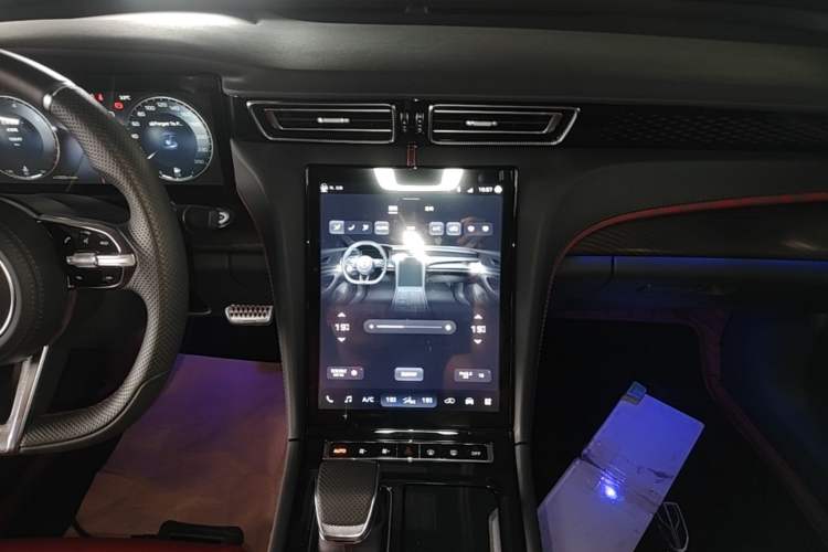 Used Hongqi H6 2024 2.0T ZhiShang Version Audio And AC Panel