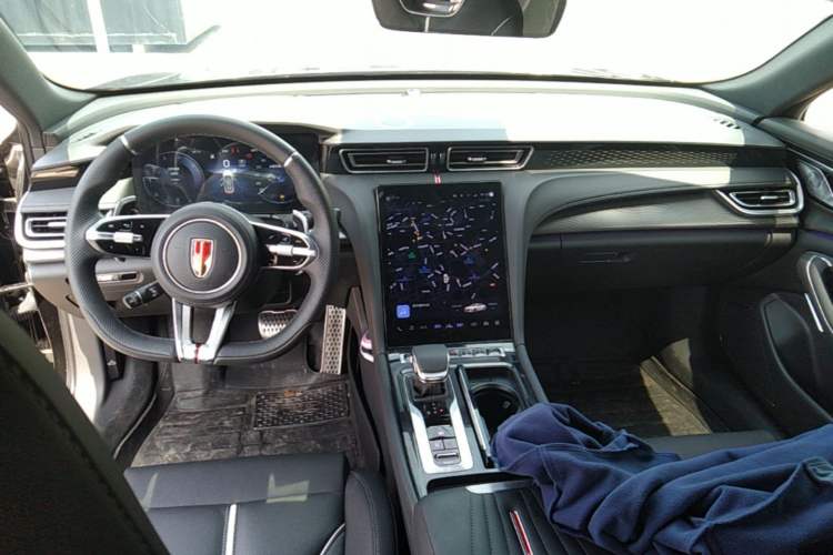 Used Hongqi H6 2024 2.0T ZhiShang Version Center Console