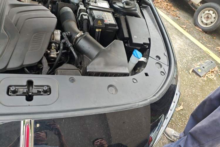 Used Hongqi H6 2024 2.0T ZhiMei Edition Engine Bay Left
