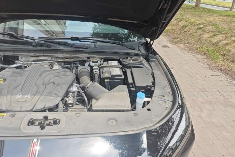 Used Hongqi H6 2024 2.0T ZhiShang Version Engine Bay Left