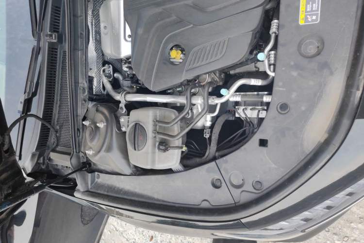 Used Hongqi H6 2024 2.0T ZhiMei Edition Engine Bay Right