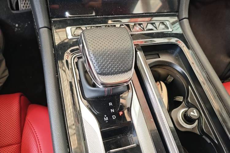 Used Hongqi H6 2024 2.0T ZhiMei Edition Gear Lever