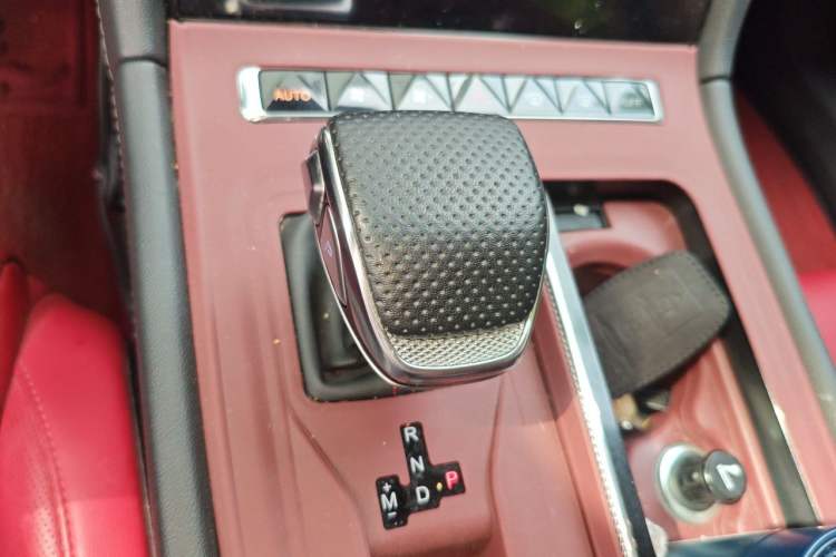 Used Hongqi H6 2024 2.0T ZhiMei Edition Gear Lever