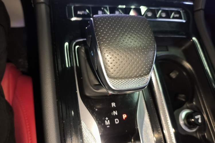 Used Hongqi H6 2024 2.0T ZhiMei Edition Gear Lever