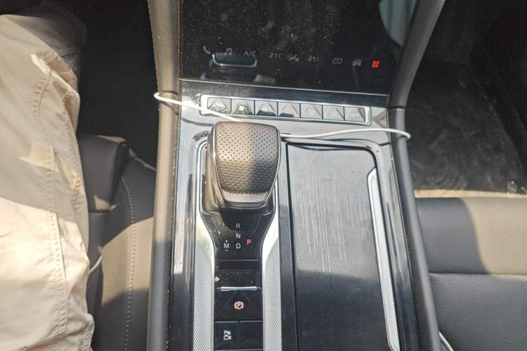 Used Hongqi H6 2024 2.0T ZhiShang Version Gear Lever