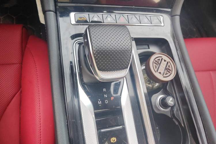 Used Hongqi H6 2024 2.0T ZhiMei Edition Gear Lever