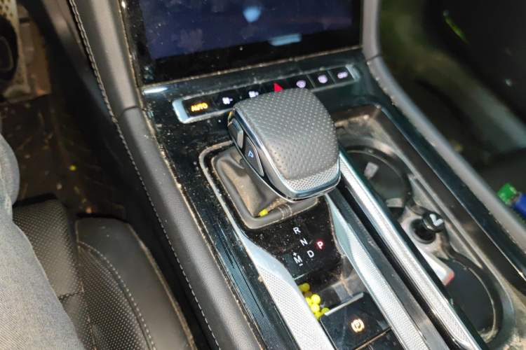Used Hongqi H6 2024 2.0T ZhiMei Edition Gear Lever