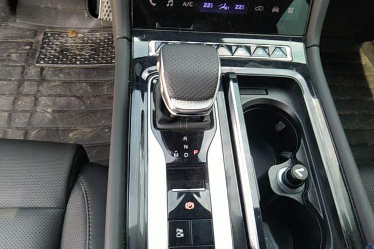 Used Hongqi H6 2024 2.0T ZhiShang Version Gear Lever