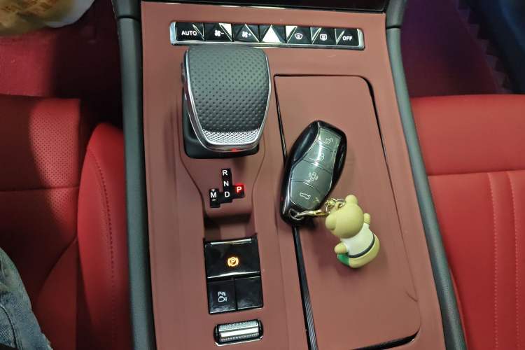 Used Hongqi H6 2024 2.0T ZhiMei Edition Gear Lever