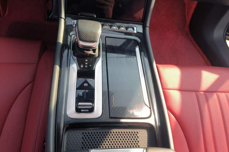 Used Hongqi H6 2024 2.0T ZhiMei Edition Gear Lever