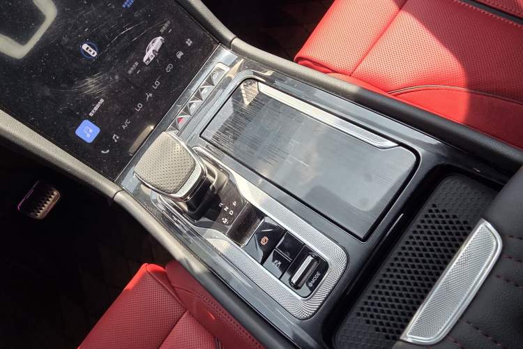 Used Hongqi H6 2024 2.0T ZhiShang Version Interior 5