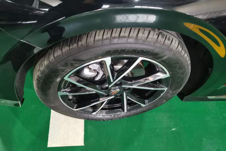 Used Hongqi H6 2024 2.0T ZhiMei Edition Left Front Wheel Hub
