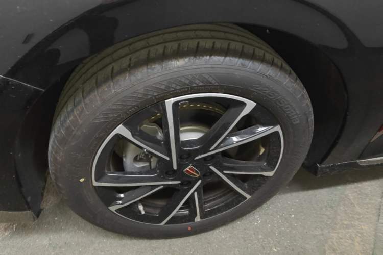 Used Hongqi H6 2024 2.0T Zhiyi Version Left Front Wheel Hub