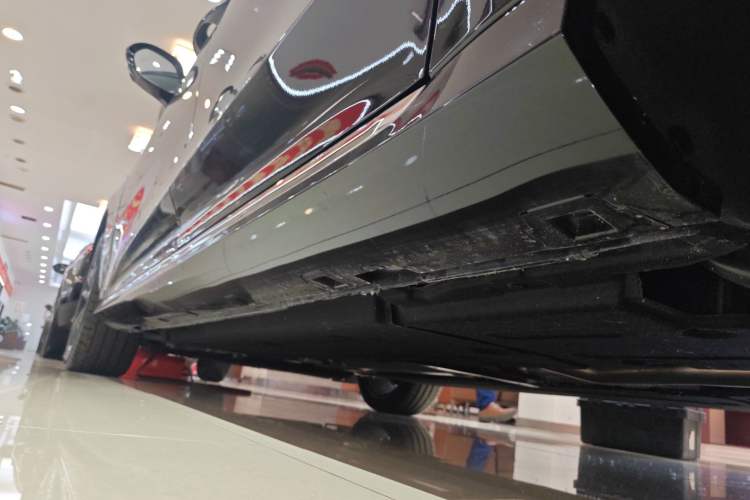 Used Hongqi H6 2024 2.0T ZhiShang Version Left Side Sill