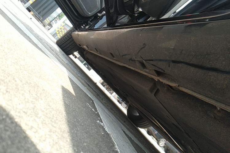 Used Hongqi H6 2024 2.0T ZhiShang Version Left Side Sill