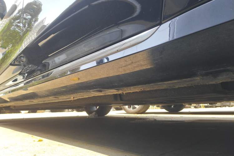 Used Hongqi H6 2024 2.0T ZhiMei Edition Left Side Sill