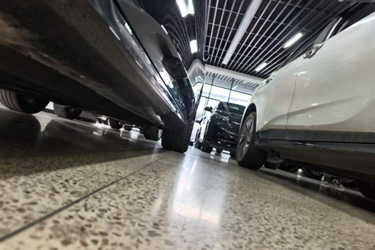 Used Hongqi H6 2024 2.0T ZhiShang Version Left Side Sill